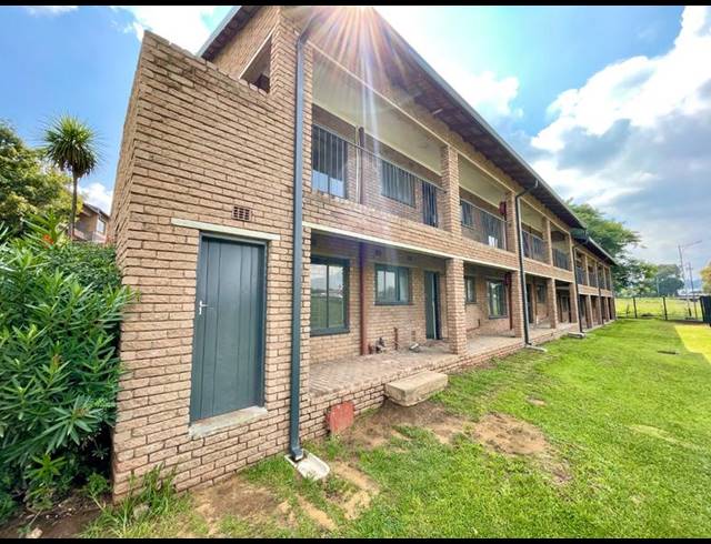 2 BEDROOM APARTMENT FOR SALE IN KRUGERSDORP NORTH